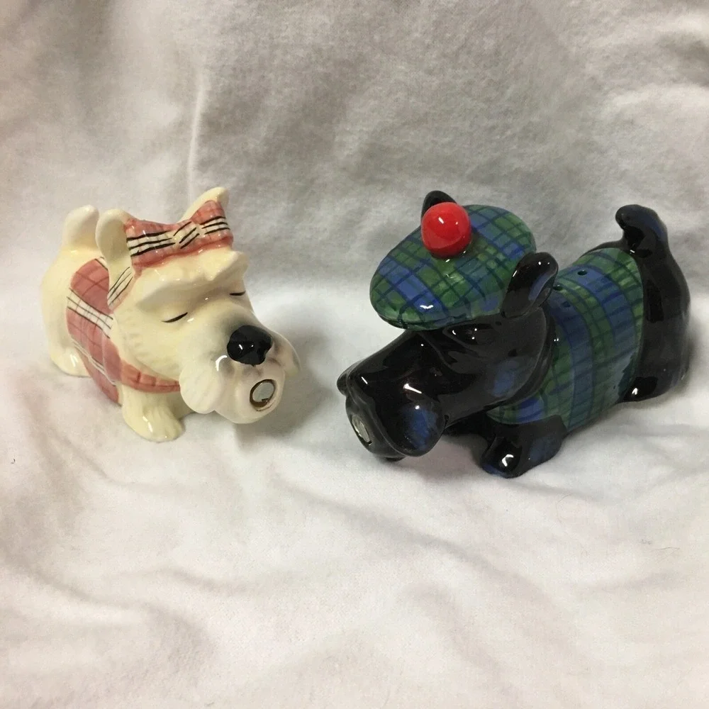 Westland Kissing 2006 Scottish Terrier Dog Magnetic Salt & Pepper Shakers